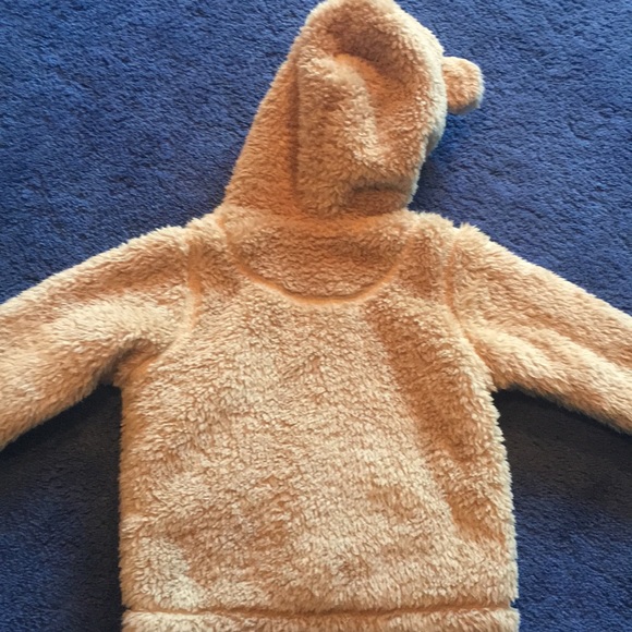 Baby Boden fuzzy hooded button up coat! - Picture 4 of 7